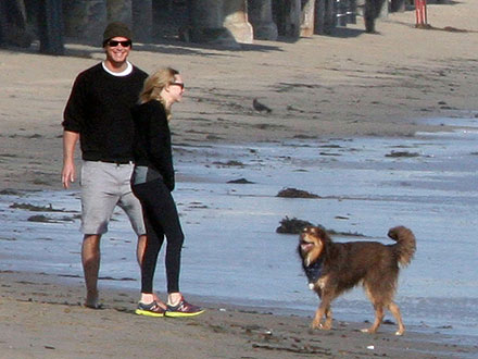 Amanda Seyfried & Josh Hartnett Take Their Dogs – and New Romance – to the Beach| Stars and Pets, Couples, Dogs, Amanda Seyfried, Josh Hartnett