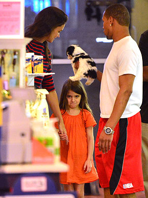 Katie Holmes, Suri Cruise at Pet Store