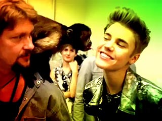 Justin Bieber Gets Smooched by Crystal the Capuchin Monkey