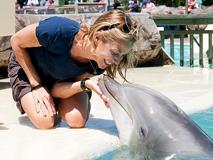 Sheryl Crow Meets a Dolphin with Her Boys| Stars and Pets, Zoo Animals, Sheryl Crow