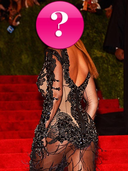 Which singer showed off her bum at the Met Gala?