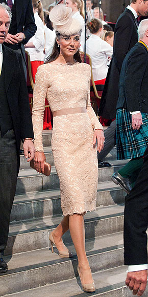 WORKING ON HER TAN photo | Kate Middleton