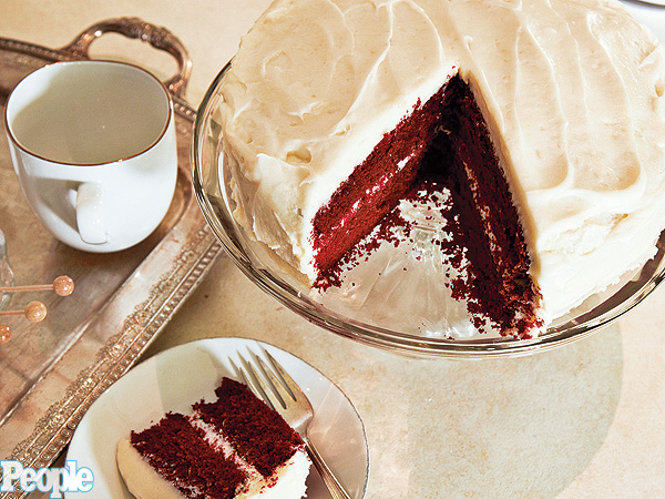 Molly Sims: My Mom Dorothy's Red Velvet Cake| Molly Sims