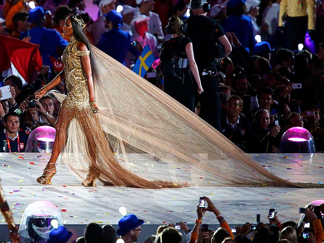PARADE OF CATWALKERS photo | Naomi Campbell