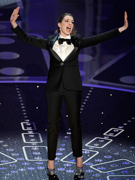7    photo | Anne Hathaway