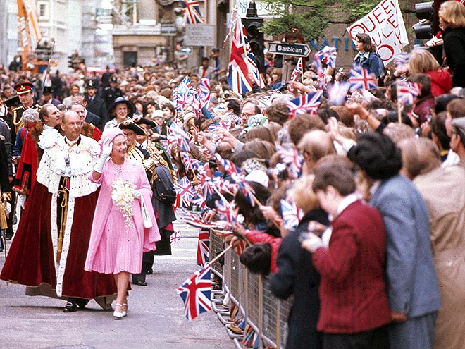 CAST OF MILLIONS
photo | Queen Elizabeth