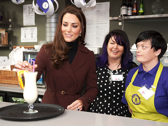 DRINKING BUDDIES
photo | Kate Middleton