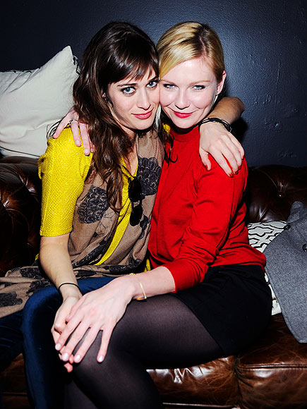 SWEET CHEEKS
 photo | Kirsten Dunst, Lizzy Caplan
