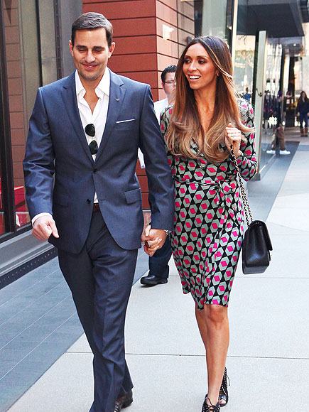 HOLDING STRONG photo | Bill Rancic, Giuliana Rancic