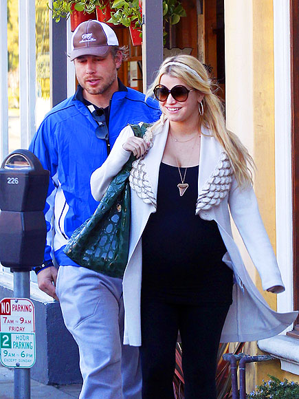 GLOW ON photo | Jessica Simpson