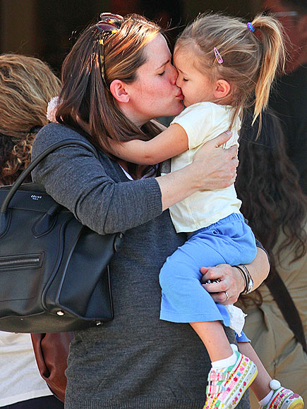 LIP LOCKED
photo | Jennifer Garner