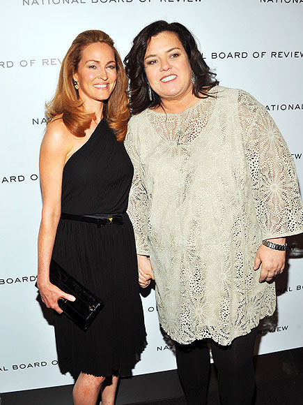 SHOW OF HANDS
 photo | Rosie O'Donnell