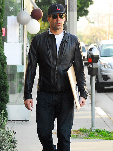 SOLO STRUT
 photo | Jon Hamm
