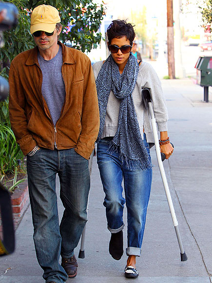 BEST FOOT FORWARD
 photo | Halle Berry