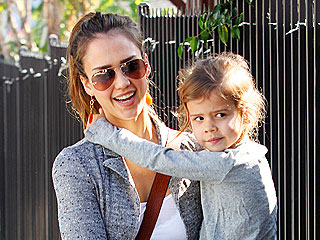 Star Tracks: Star Tracks: Friday, February 3, 2012 | Jessica Alba
