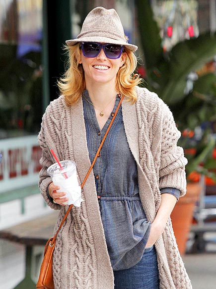 CARRY OUT photo | Elizabeth Banks