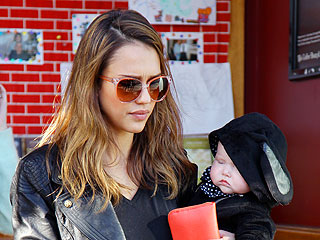 Star Tracks: Star Tracks: Monday, February 13, 2012 | Jessica Alba