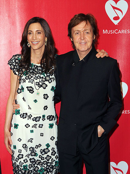 HAPPY COUPLE photo | Paul McCartney