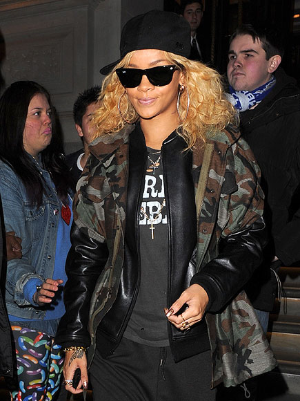 CALL OF DUTY photo | Rihanna