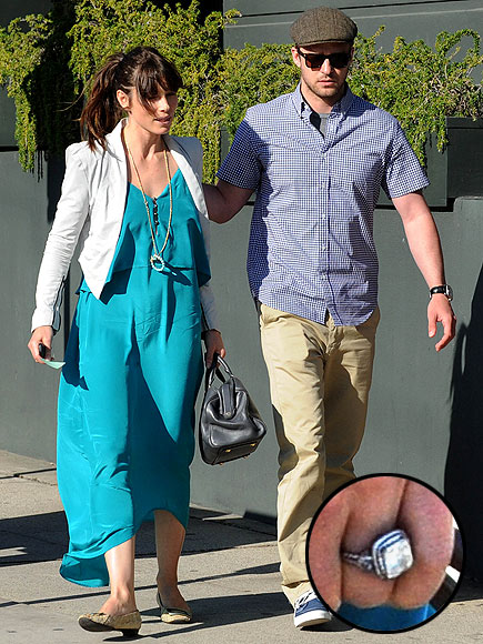 ENGAGING COUPLE photo | Jessica Biel, Justin Timberlake