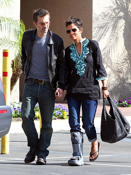 ON HOLD photo | Halle Berry