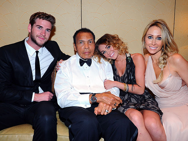 LADY & THE CHAMP photo | Liam Hemsworth, Miley Cyrus