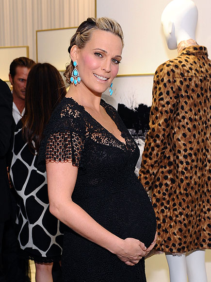 BELLY UP photo | Molly Sims