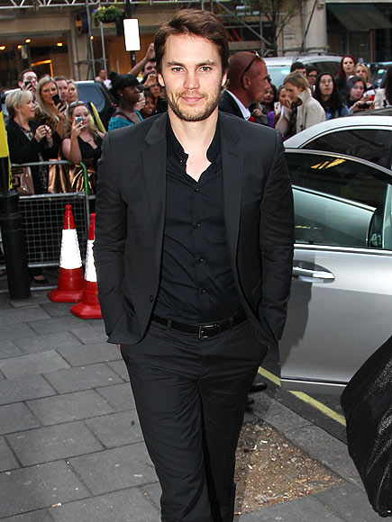 RADIO WAVES
photo | Taylor Kitsch