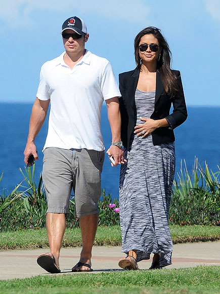 A BUMPY WALK photo | Nick Lachey, Vanessa Minnillo