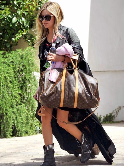YOU HAUL
photo | Ashley Tisdale