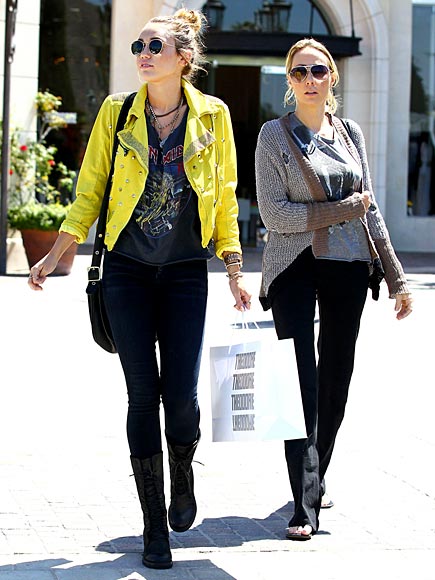 RUNS IN THE FAM photo | Miley Cyrus