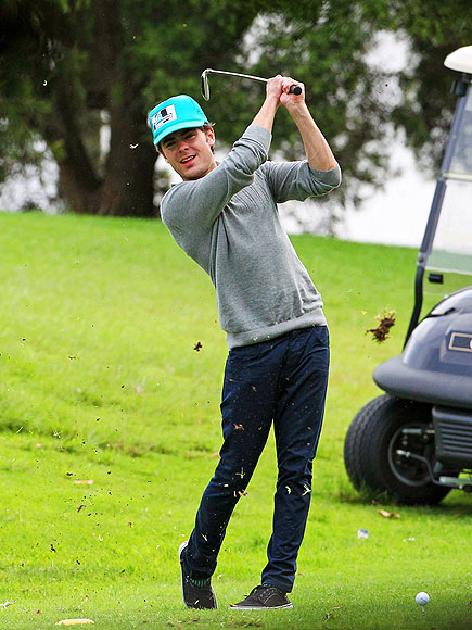 TEE TIME  photo | Zac Efron