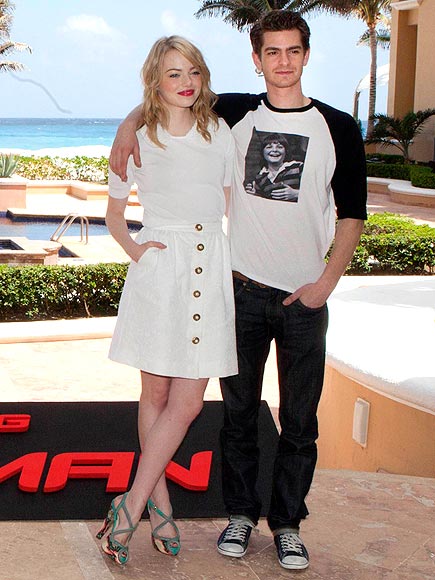 SUPERHERO SNUGGLE photo | Andrew Garfield, Emma Stone