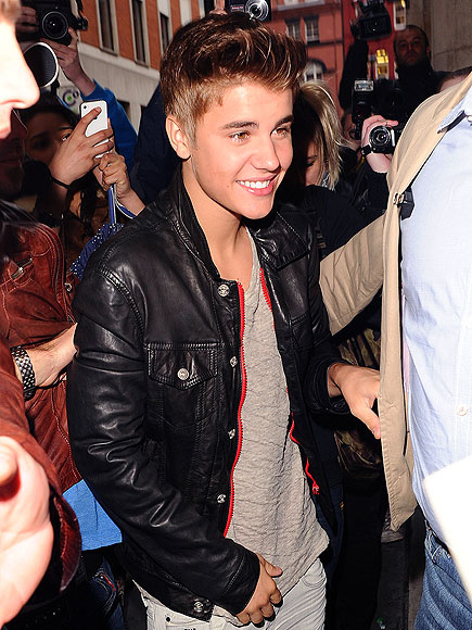 CROWD CONTROL
photo | Justin Bieber