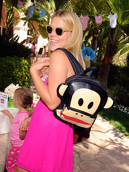 MONKEY BUSINESS
 photo | Busy Philipps