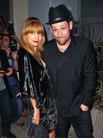 BLACK OUT
 photo | Joel Madden, Nicole Richie