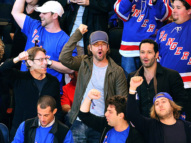 CHEER LEADER
 photo | Gerard Butler
