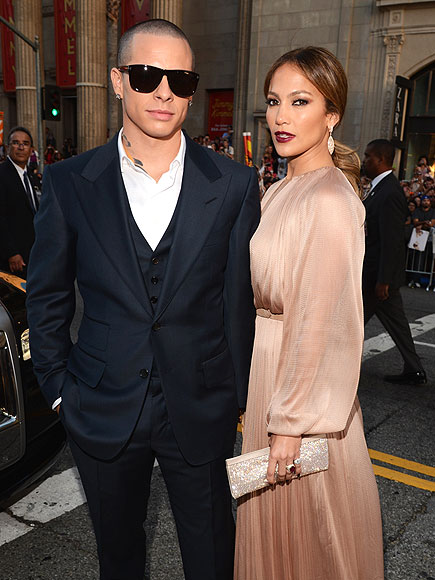 LINKED IN
 photo | Casper Smart, Jennifer Lopez