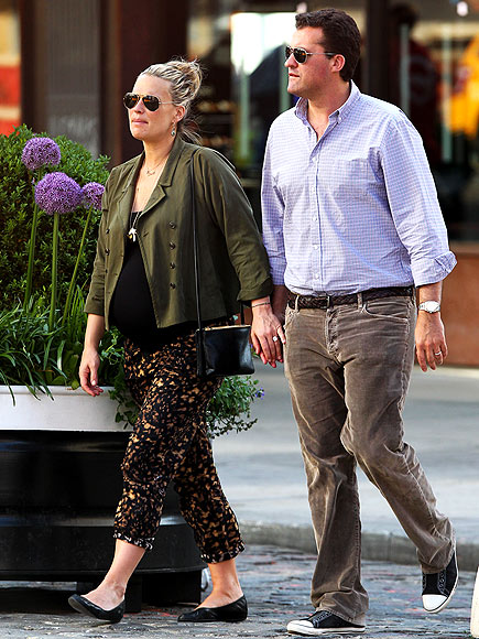 TWO STEP
 photo | Molly Sims