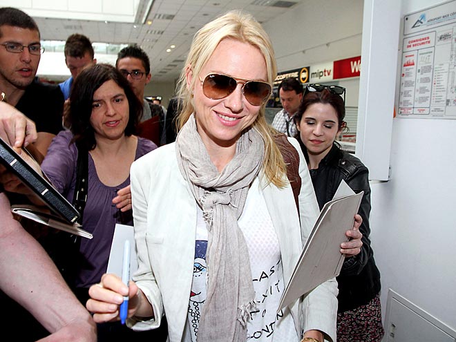 WRITE AWAY
 photo | Naomi Watts