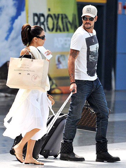 BAGGAGE HANDLER
 photo | Eduardo Cruz, Eva Longoria