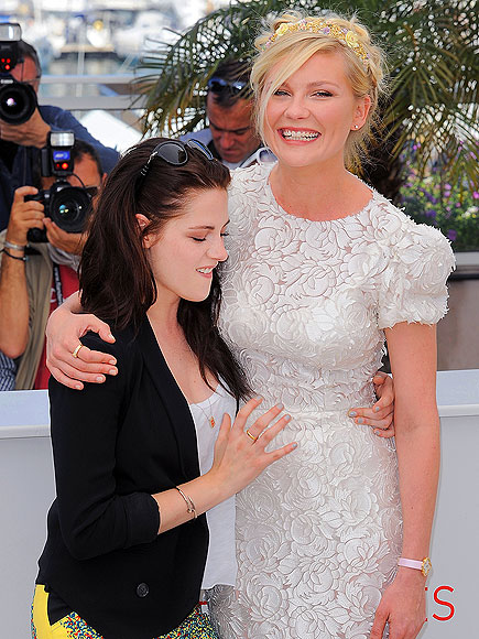 GETTING TUMMY photo | Kirsten Dunst, Kristen Stewart