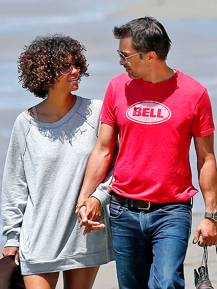 BEACH DATE photo | Halle Berry