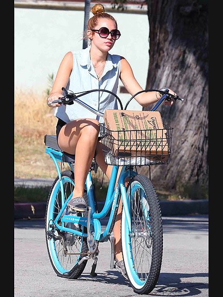 WHEEL GOOD TIME<br /><br /><br /><br />
 photo | Miley Cyrus” /></p>
<p><img src=