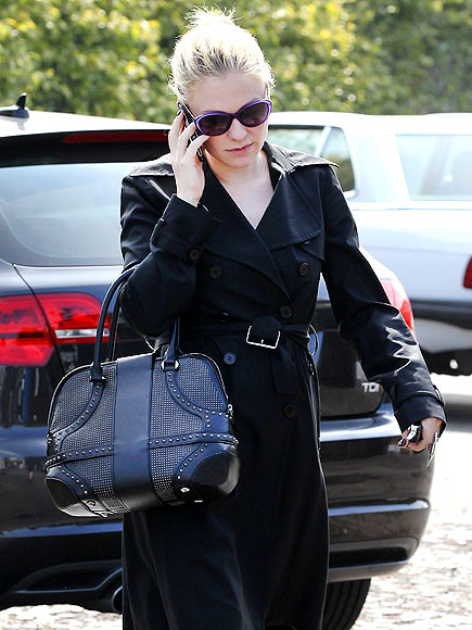 BABY TALK
 photo | Anna Paquin