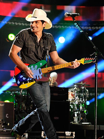 GUITAR HERO
 photo | Brad Paisley