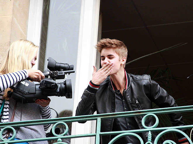 SMOOCH, THERE IT IS
 photo | Justin Bieber