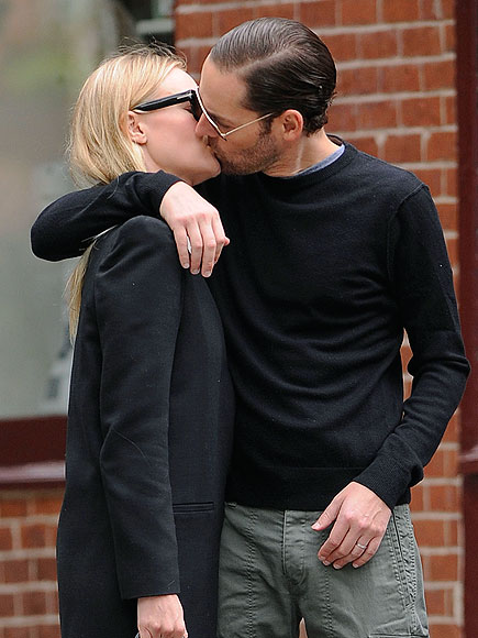 STOLEN MOMENT
 photo | Kate Bosworth
