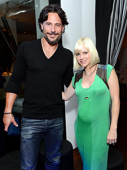 BUMP IT
 photo | Anna Faris, Joe Manganiello