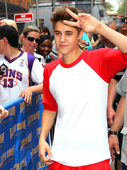 KEEPING THE PEACE
 photo | Justin Bieber